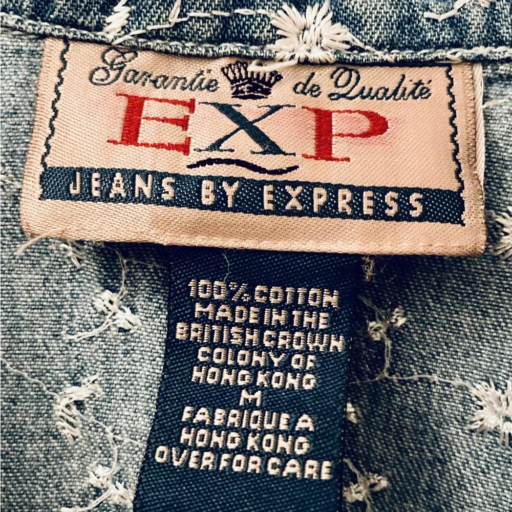 Cute sleeveless denim crop top that ties in front. - Picture 3 of 6